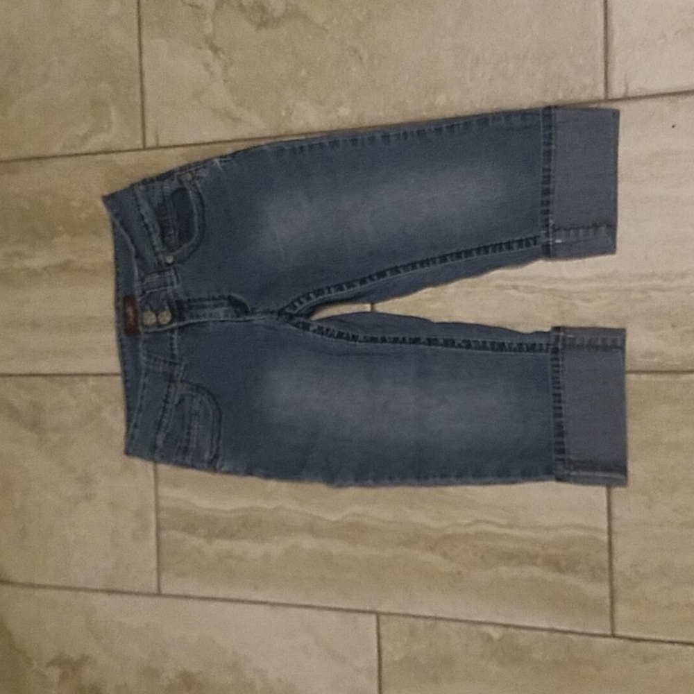 Blue jean capri pants